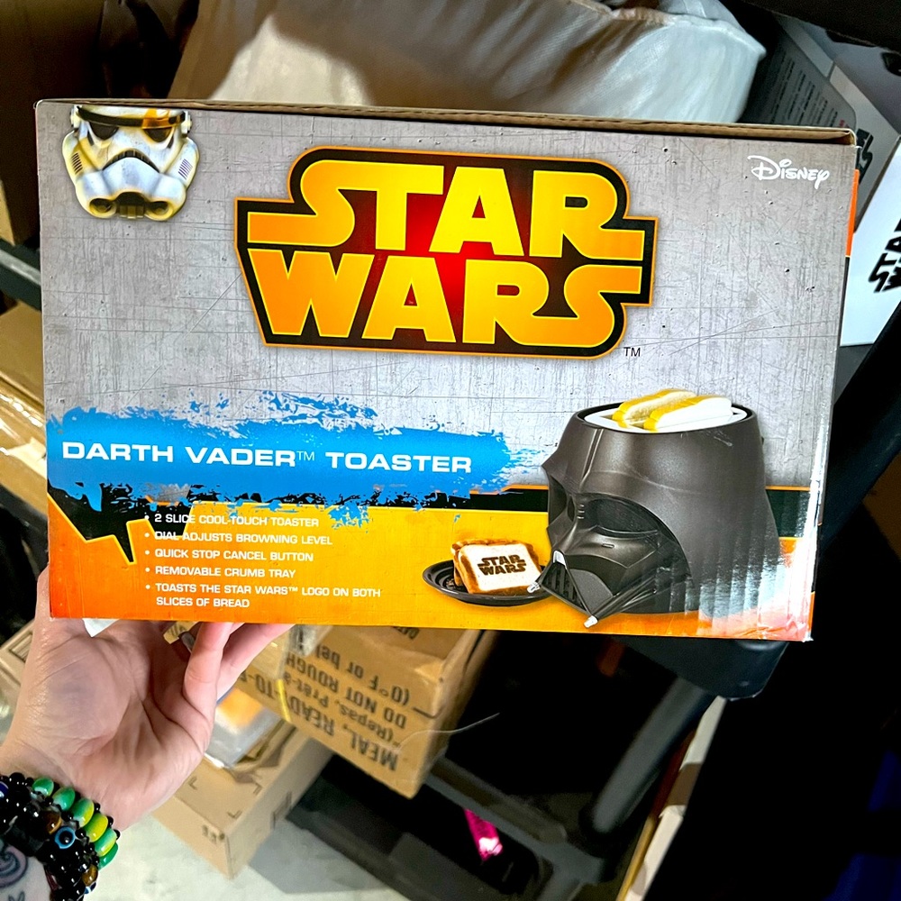 Uncanny Brands Star Wars Darth Vader Halo Toaster